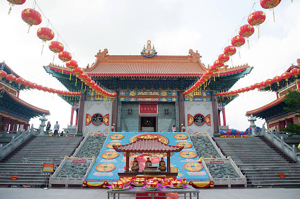 istock Wat Mangkon Kamalawat 178831078