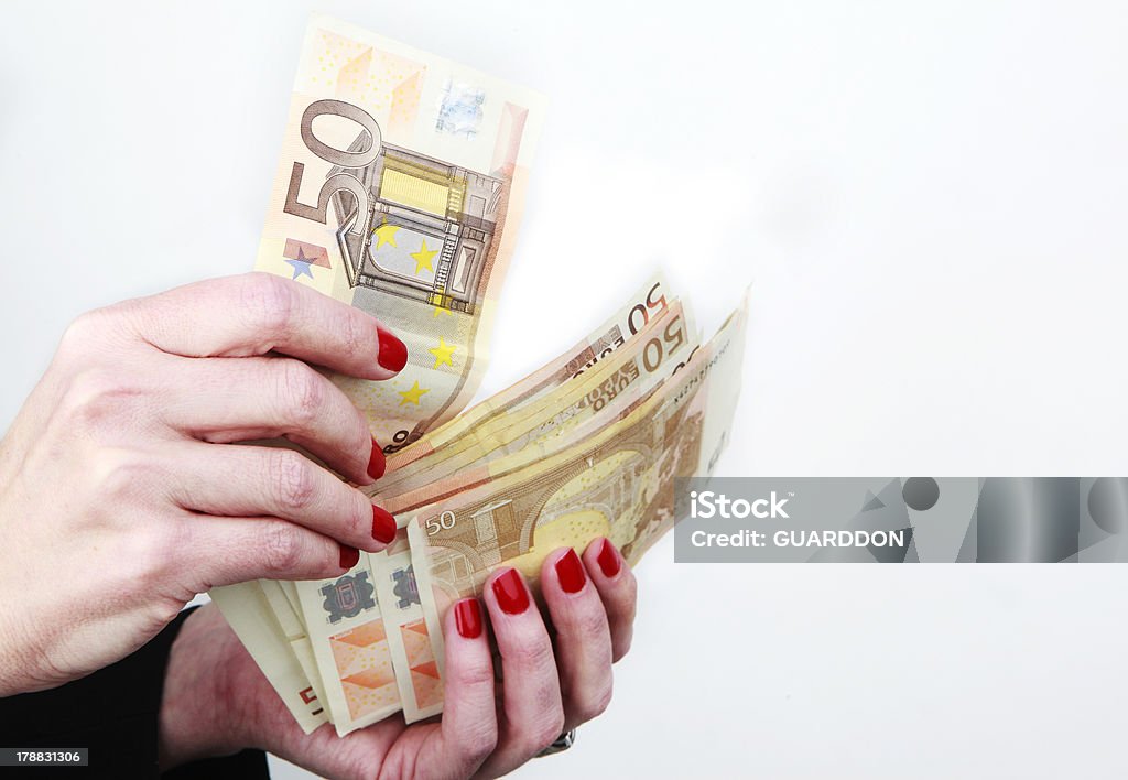 여자 손으로 유로 지폐 - 로열티 프리 50 스톡 사진