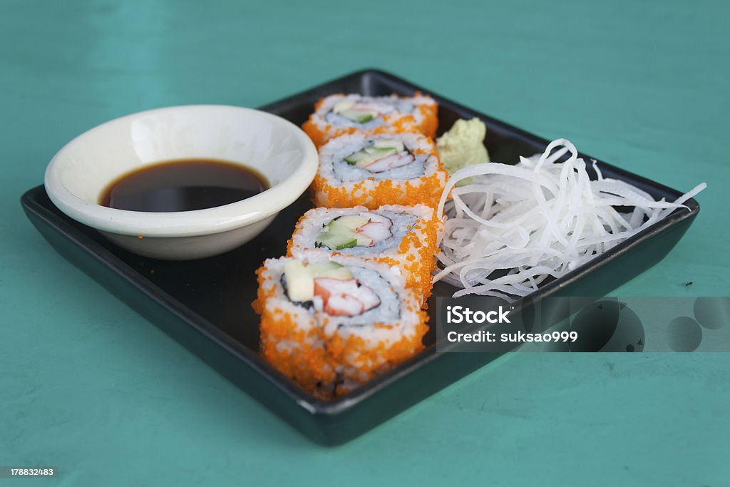Sushi nome "California" - Foto stock royalty-free di Bacchette cinesi