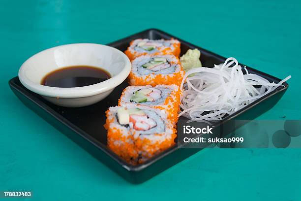 Sushi Nome California - Fotografie stock e altre immagini di Bacchette cinesi - Bacchette cinesi, Cena, Cetriolo