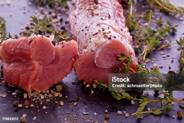 Filete Com Tomilho Sal E Pimenta - Fotografias de stock e mais imagens de Alecrim - Alecrim, Alho, Bife