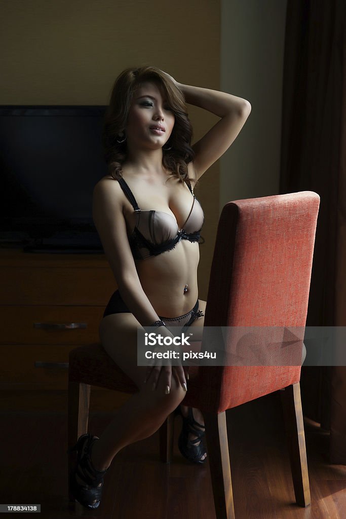 Joven hermosa mujer asiática sexy en lencería - Foto de stock de Adulto libre de derechos