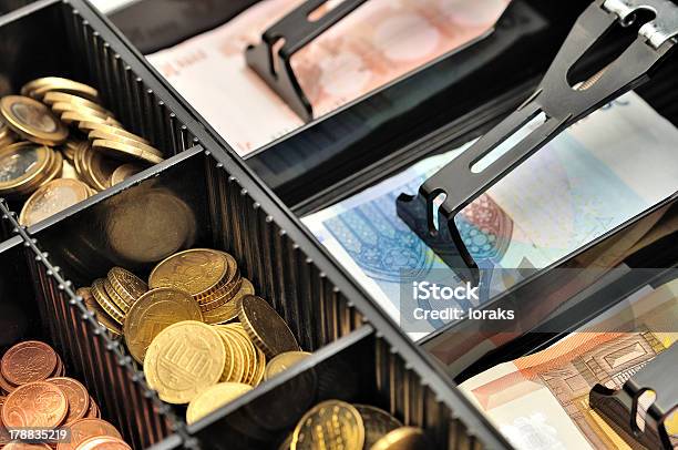Caja Registradora Foto de stock y más banco de imágenes de Caja registradora - Caja registradora, Dinero, Moneda de la Unión Europea
