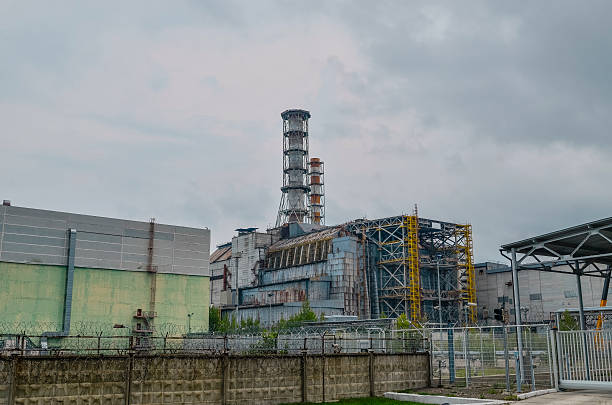 destruction de tchernobyl réacteur 4 - 1986 photos et images de collection