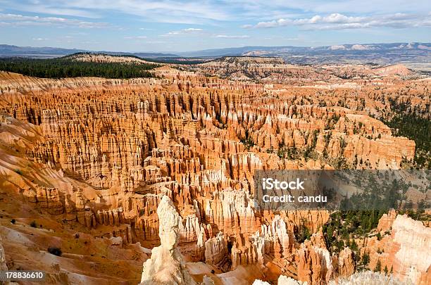Photo libre de droit de Parc National De Bryce Canyon banque d'images et plus d'images libres de droit de Beauté de la nature - Beauté de la nature, Cheminée de fée, Ciel menaçant