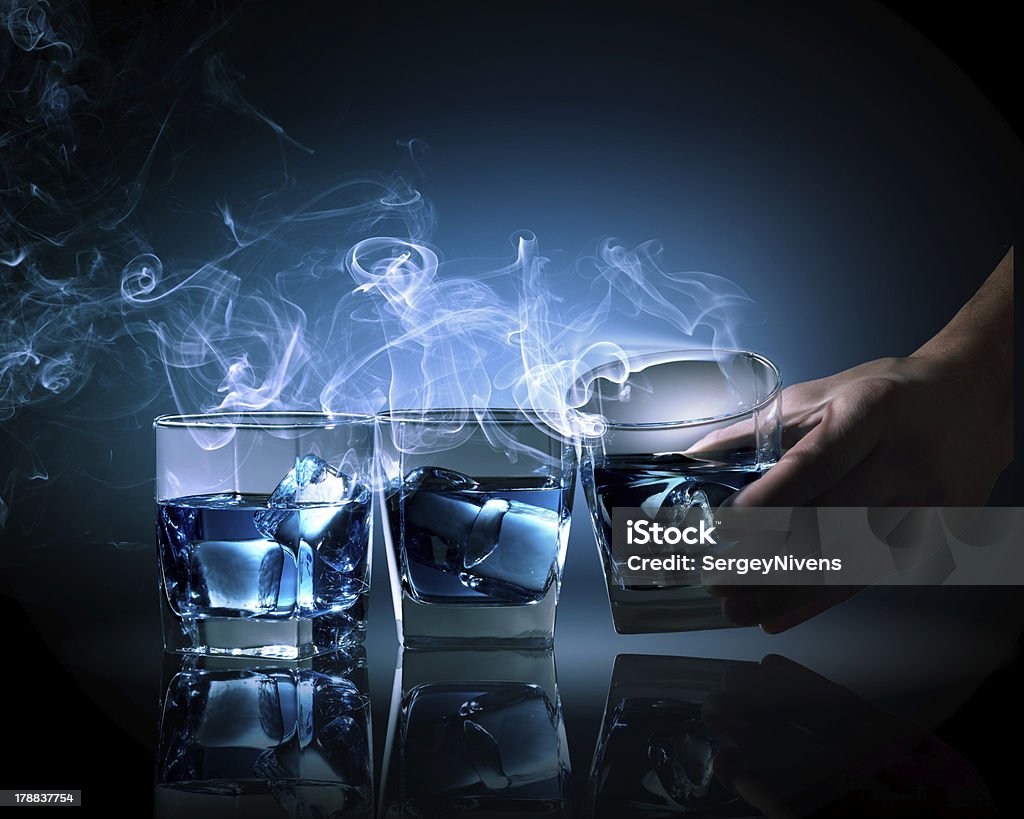Trois verres à cocktail blue - Photo de Absinthe libre de droits