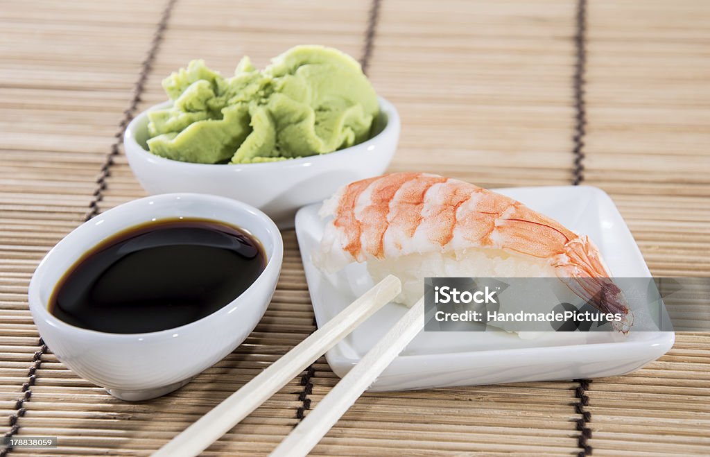 Nigiri-Sushi, mit Soja Sauce und Wasabi - Lizenzfrei Asien Stock-Foto