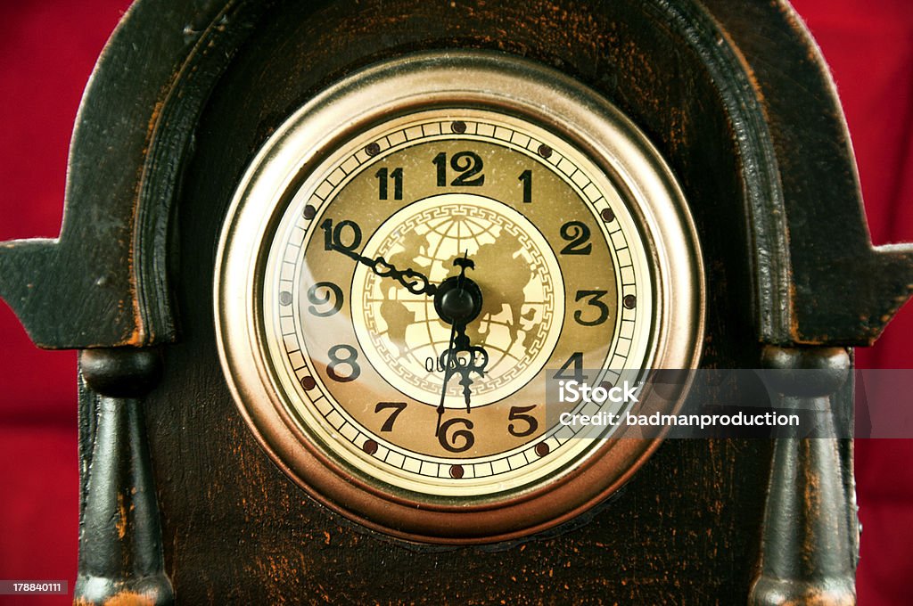 Antiguo reloj - Foto de stock de Abstracto libre de derechos