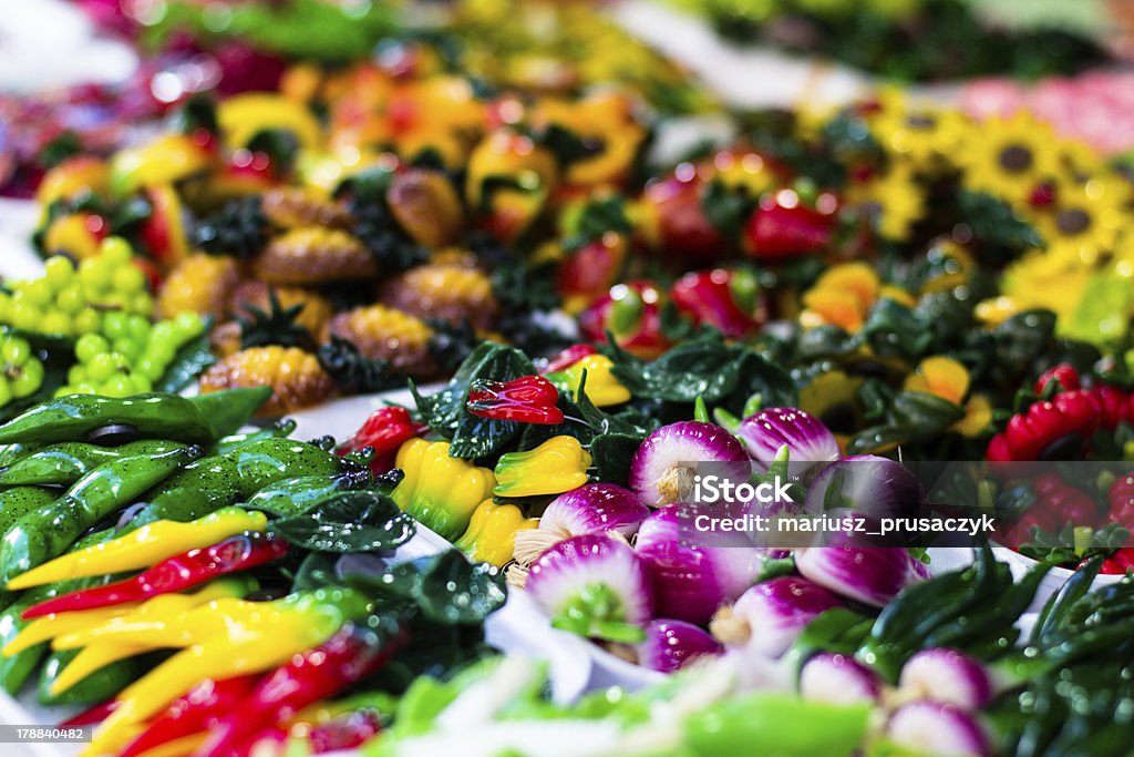 Caramelle dolci gelatina colorate visualizzare in negozio - Foto stock royalty-free di Affettuoso