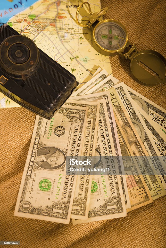 Podróżowanie z dolarach amerykańskich - Zbiór zdjęć royalty-free (Aparat fotograficzny)
