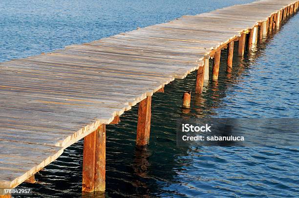 Molo Pier - zdjęcia stockowe i więcej obrazów Bez ludzi - Bez ludzi, Bulwar, Dzień