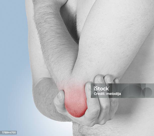 Akute Schmerzen In Einen Mann Ellenbogen Stockfoto und mehr Bilder von Anatomie - Anatomie, Arthritis, Berühren