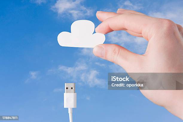 連結クラウド - USBケーブルのストックフォトや画像を多数ご用意 - USBケーブル, つながり, アクセスしやすい