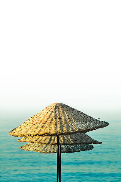 s'évader du réel vacances d'été de parasols et de la mer - sévader du réel photos et images de collection