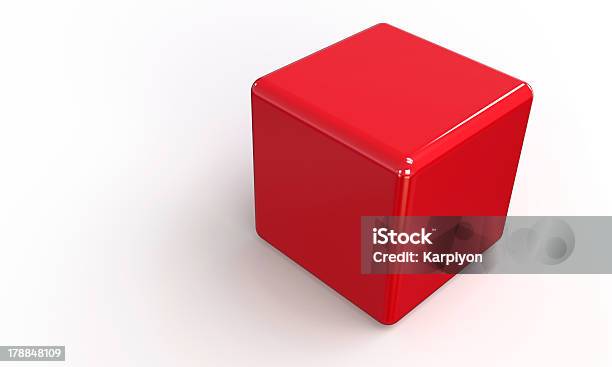 Rosso 3d Cubo Isolato Su Bianco - Fotografie stock e altre immagini di A forma di blocco - A forma di blocco, Affari, Arte