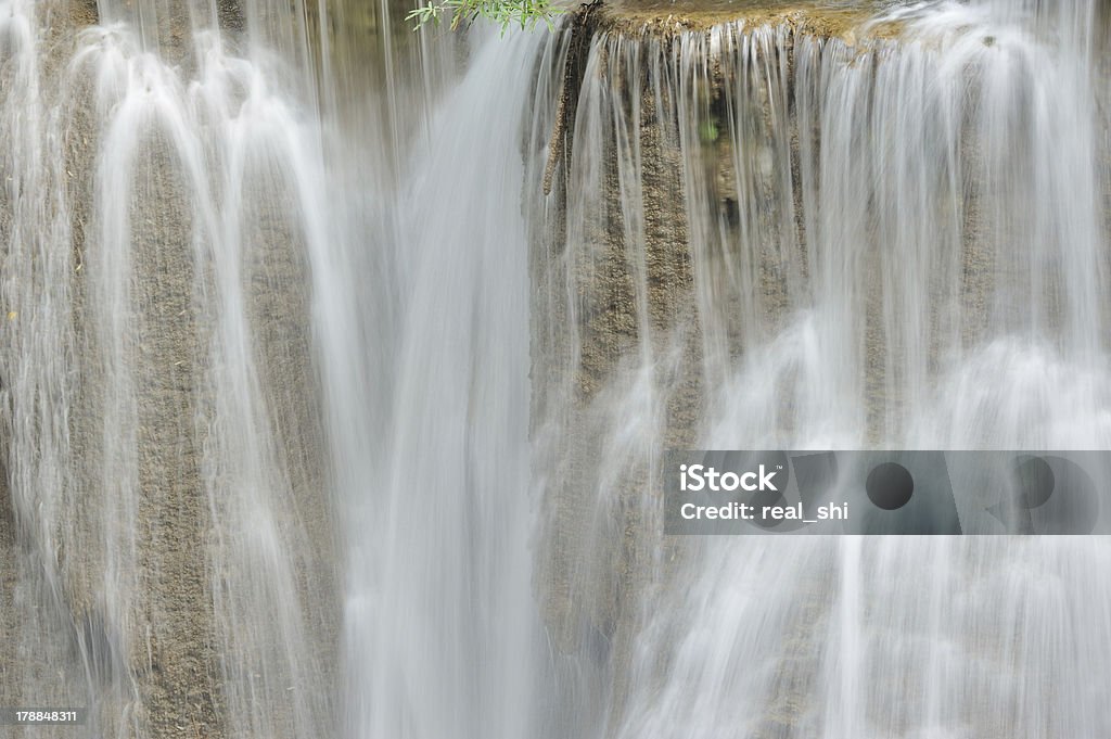 Belle cascade de la forêt de Thaïlande - Photo de Arbre libre de droits