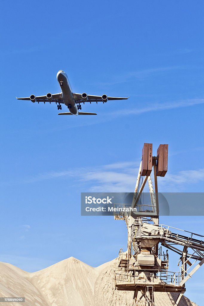 Aeronave em landing abordagem - Foto de stock de Aeroporto royalty-free