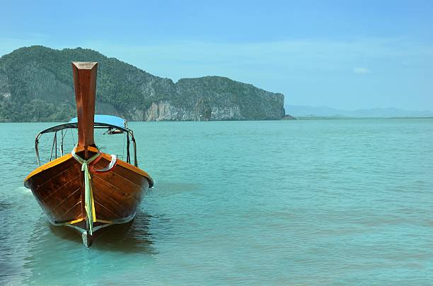 barco tailandês no mar de andaman - thailand beach nautical vessel phuket province imagens e fotografias de stock