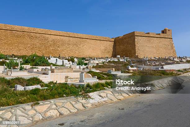 Foto de Old Fortess Ruínas De Mahdia Túnis e mais fotos de stock de Arquitetura - Arquitetura, Capitais internacionais, Cemitério