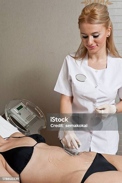 W Obrębie - zdjęcia stockowe i więcej obrazów Cellulit - Cellulit, Dorosły, Fotografika