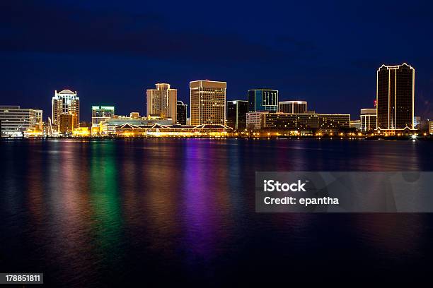 Edificios De La Ciudad De Norfolk Foto de stock y más banco de imágenes de Norfolk - Virginia - Norfolk - Virginia, Panorama urbano, Distrito central