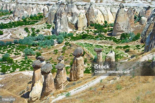 Vista Di Cappadocia - Fotografie stock e altre immagini di Ambientazione esterna - Ambientazione esterna, Architettura, Arenaria - Roccia sedimentaria