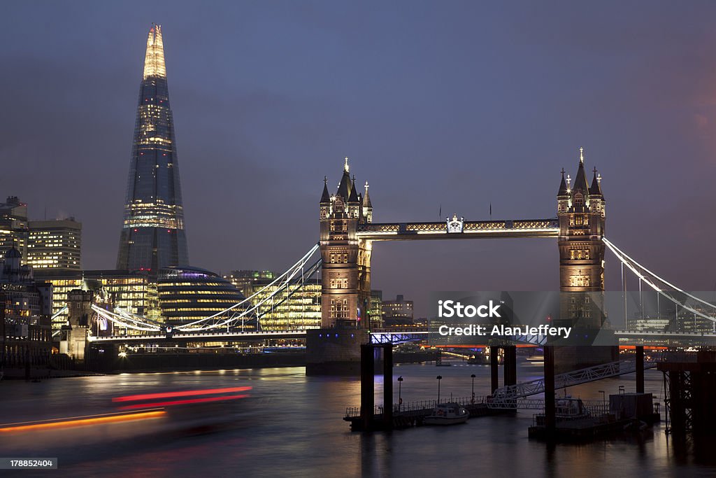 Tower Bridge e dello Shard a Londra - Foto stock royalty-free di Ambientazione esterna