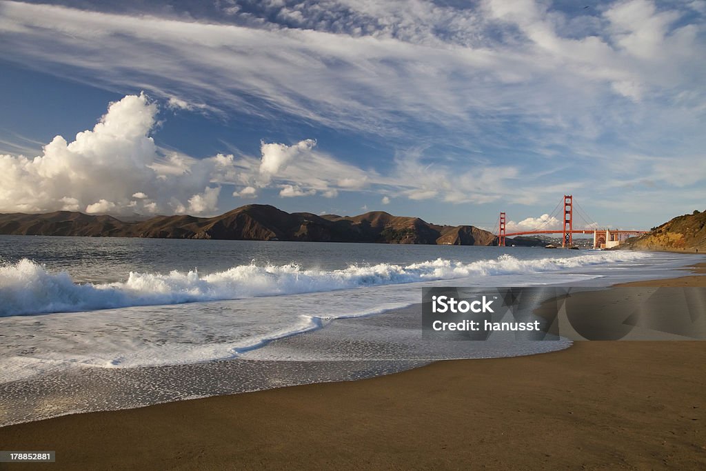 Golden Gate-Brücke mit der Wellen - Lizenzfrei Abenddämmerung Stock-Foto