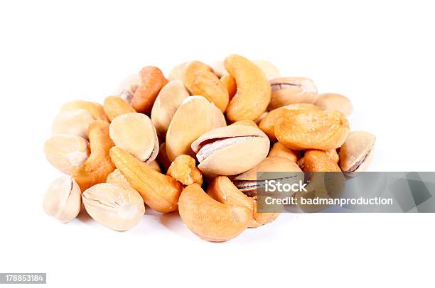 Орехи Mix Изолированные — стоковые фотографии и другие картинки Арахис - еда - Арахис - еда, Арахис - урожай, Без людей