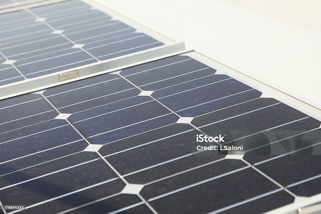 光起電性パネル-太陽エネルギーの概念 - ��イノベーションのロイヤリティフリーストックフォト