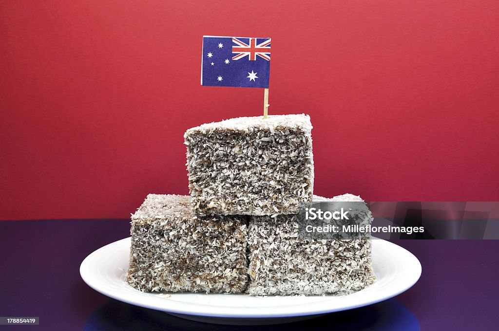 Tradizionale australiano Lamingtons - Foto stock royalty-free di Torta Lamington