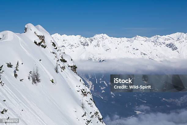Катание На Лыжах В Альпахрайдершей Активно — стоковые фотографии и другие картинки Австрия - Австрия, Белый, Веселье