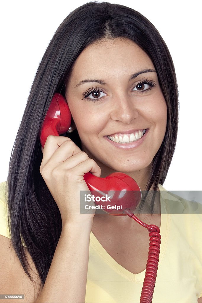 Attraente brunette ragazze chiamate con telefono rosso - Foto stock royalty-free di Adulto