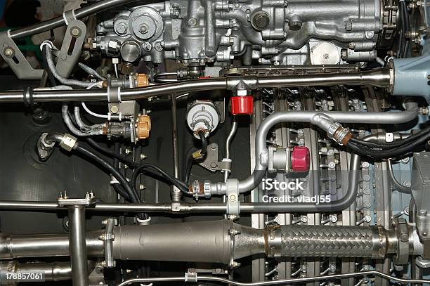 大型ジェットエンジンの下からを表示 - エンジンのストックフォトや画像を多数ご用意 - エンジン, ジェットエンジン, タービン