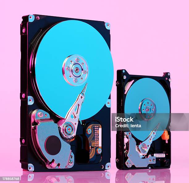 Foto de Difícil Discos e mais fotos de stock de Aberto - Aberto, Azul, Disco - Equipamento de computador