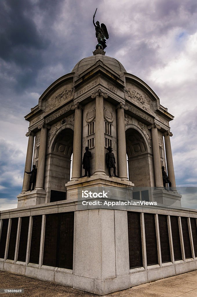 Burza chmury za Pensylwania Memorial, Gettysburg, stan Pensylwania. - Zbiór zdjęć royalty-free (Architektura)