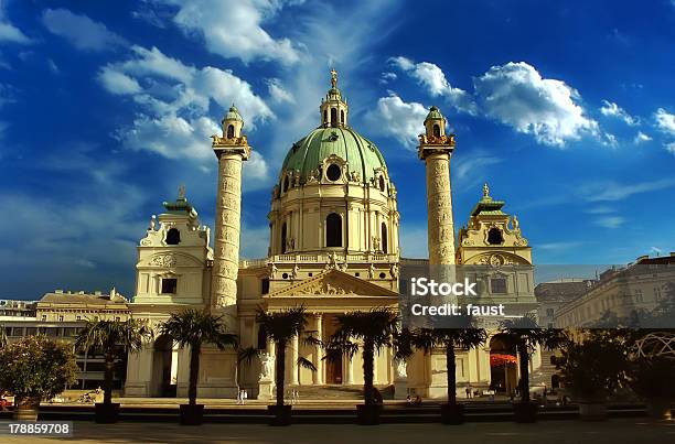 Kościół Św Karola Boromeusza - zdjęcia stockowe i więcej obrazów Pałac Schonbrunn - Pałac Schonbrunn, Rokoko, Architektura