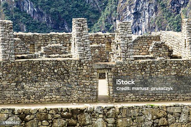 Photo libre de droit de Machu Picchu Lancienne Cité Inca Au Pied Des Andes Pérou banque d'images et plus d'images libres de droit de Antique
