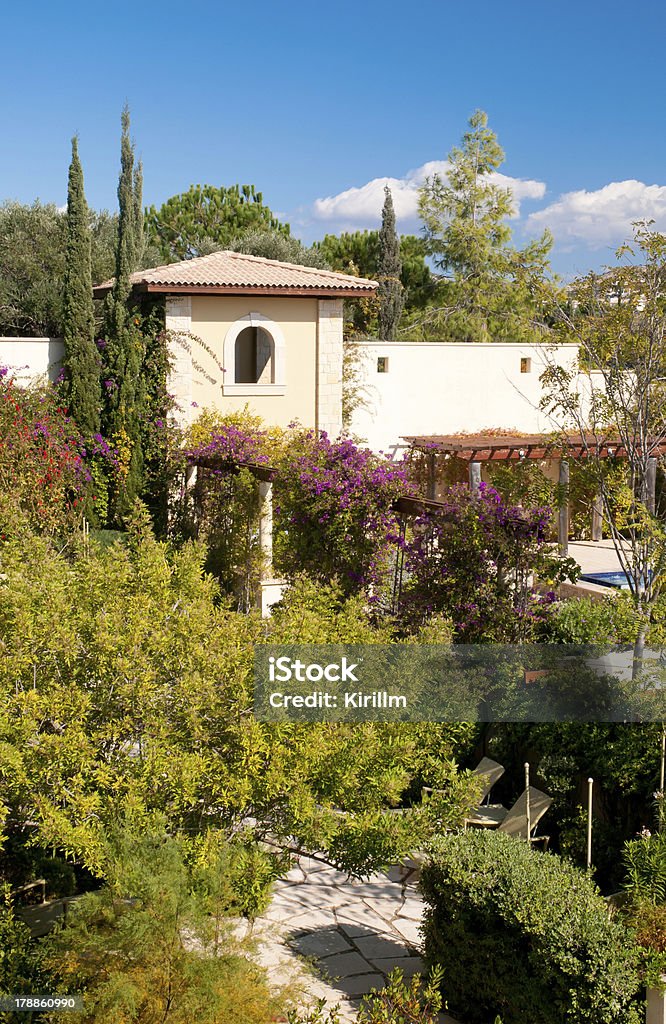 villa mediterranea - Foto stock royalty-free di Albergo