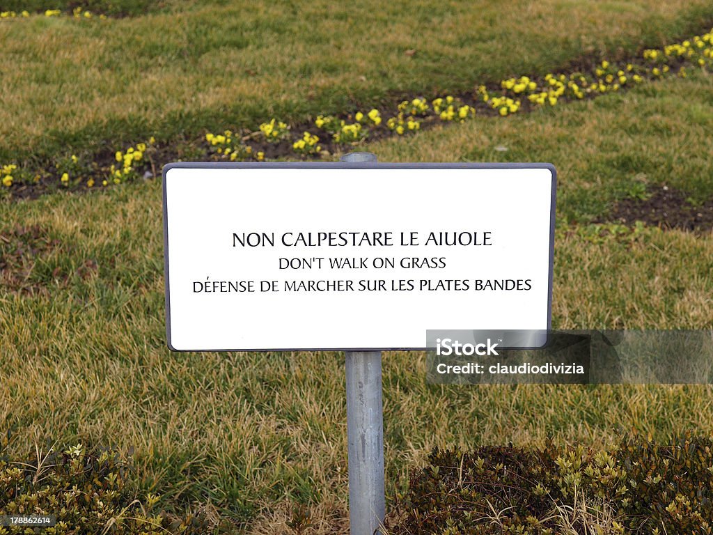 No caminar en el césped - Foto de stock de Aire libre libre de derechos