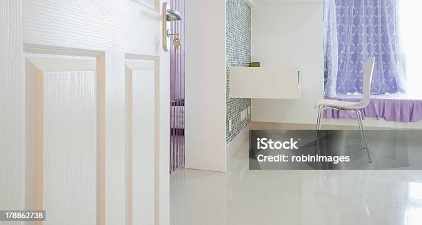 Home Interior Mit Moderner Einrichtung Stockfoto und mehr Bilder von Dekoration - Dekoration, Fenster, Fliesenboden