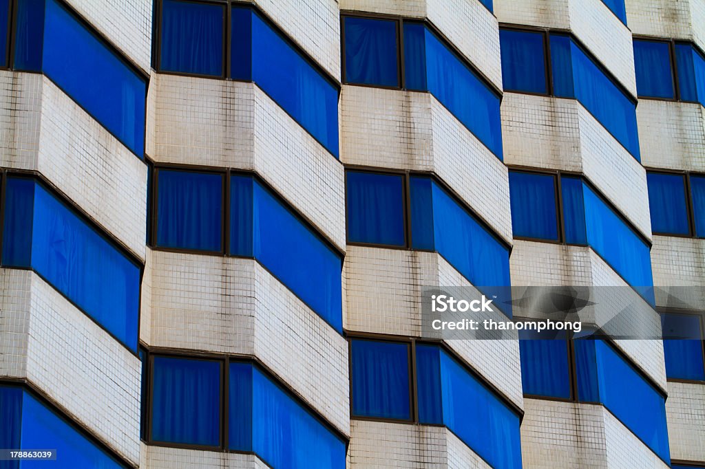 Exterior do edifício do hotel de luxo, com arquitetura moderna - Foto de stock de Alto - Altura Humana royalty-free