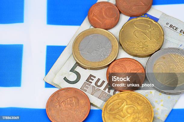 Sammeln Sie In Griechenlandkonzept Mit Geld Und Flagge Stockfoto und mehr Bilder von Alt
