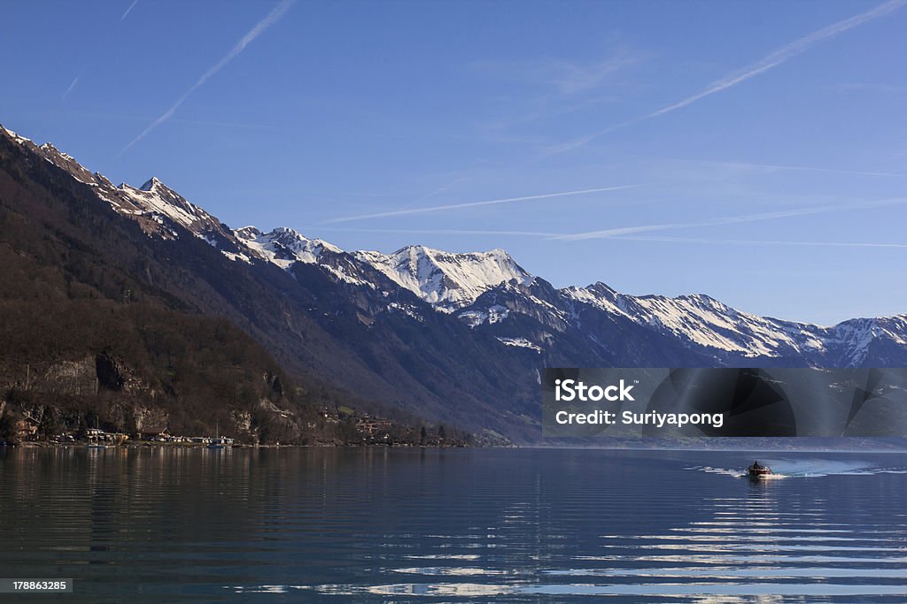 Brienz See und die Berge. - Lizenzfrei Alpen Stock-Foto