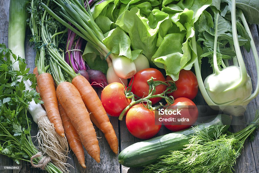 Многие свежий весенний органические овощи - Стоковые фото Большая группа объектов роялти-фри