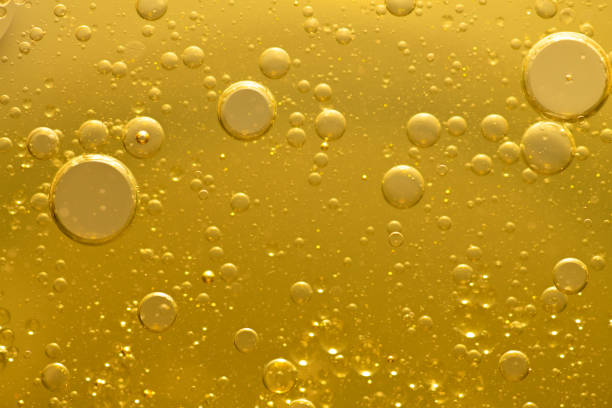 istock Oil bubble texture on gold background. 1788643790