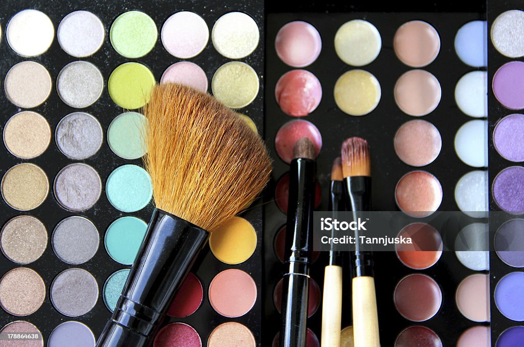 Палитра и кисти для макияжа - Стоковые фото Без людей роялти-фри