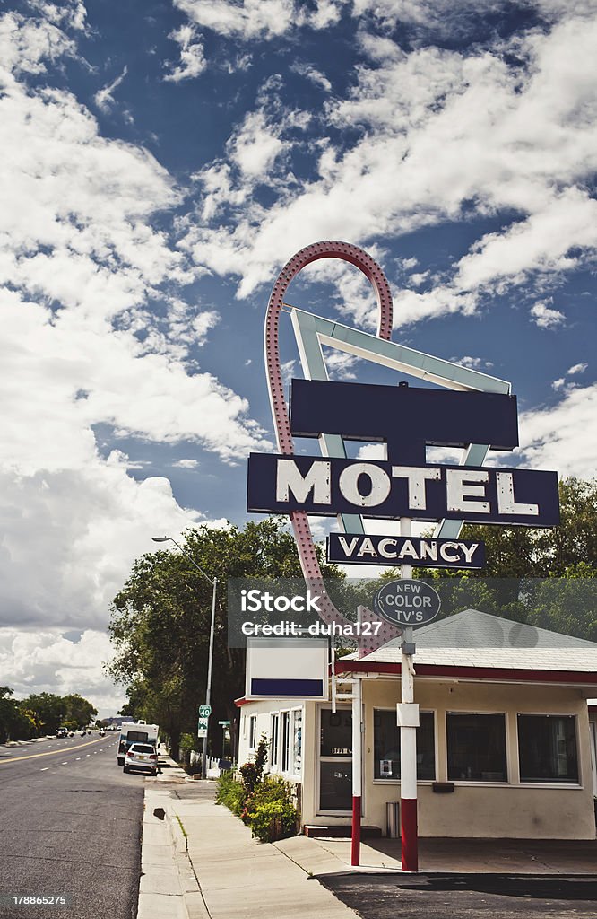 Vecchia Insegna di motel - Foto stock royalty-free di Motel