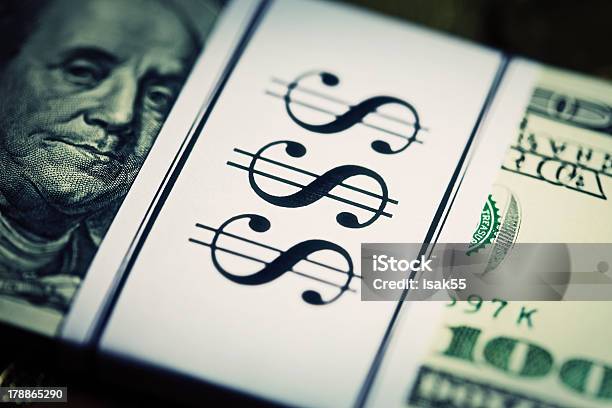 Dólares Estadounidenses Foto de stock y más banco de imágenes de Actividades bancarias - Actividades bancarias, Dinero, EE.UU.