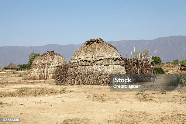 African Village - zdjęcia stockowe i więcej obrazów Afryka - Afryka, Afryka Wschodnia, Chatka